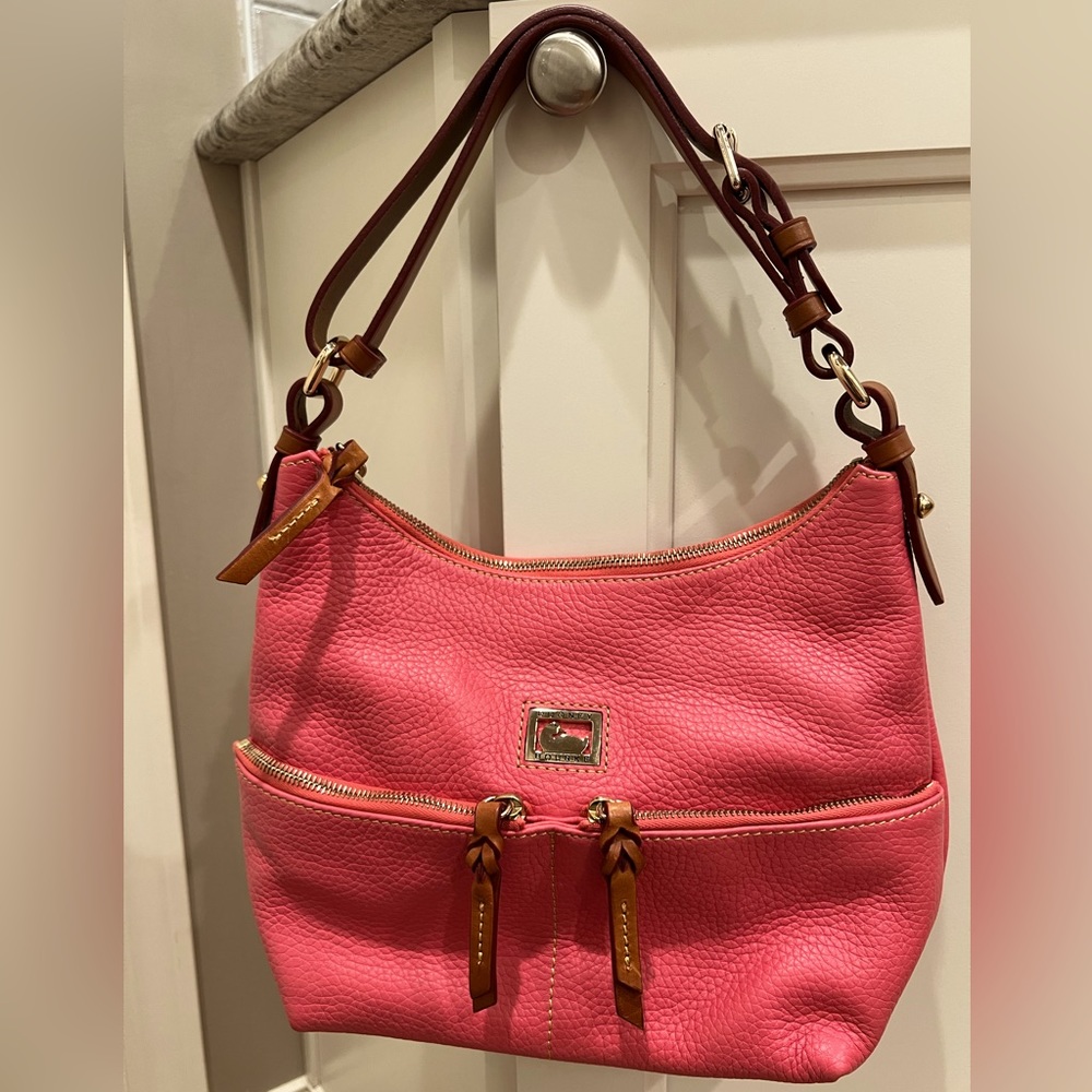 Dooney and Bourke. Small Zipper Pocket Sac. Bubble Gum. BRAND NEW WITH TAG.